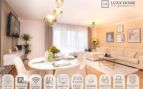 Luxx Home Bc, Zentral - Fuer 4 Personen - Balkon - Parken - Voll Ausgestattete Kueche